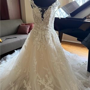 Elegant White Lace Wedding Dress